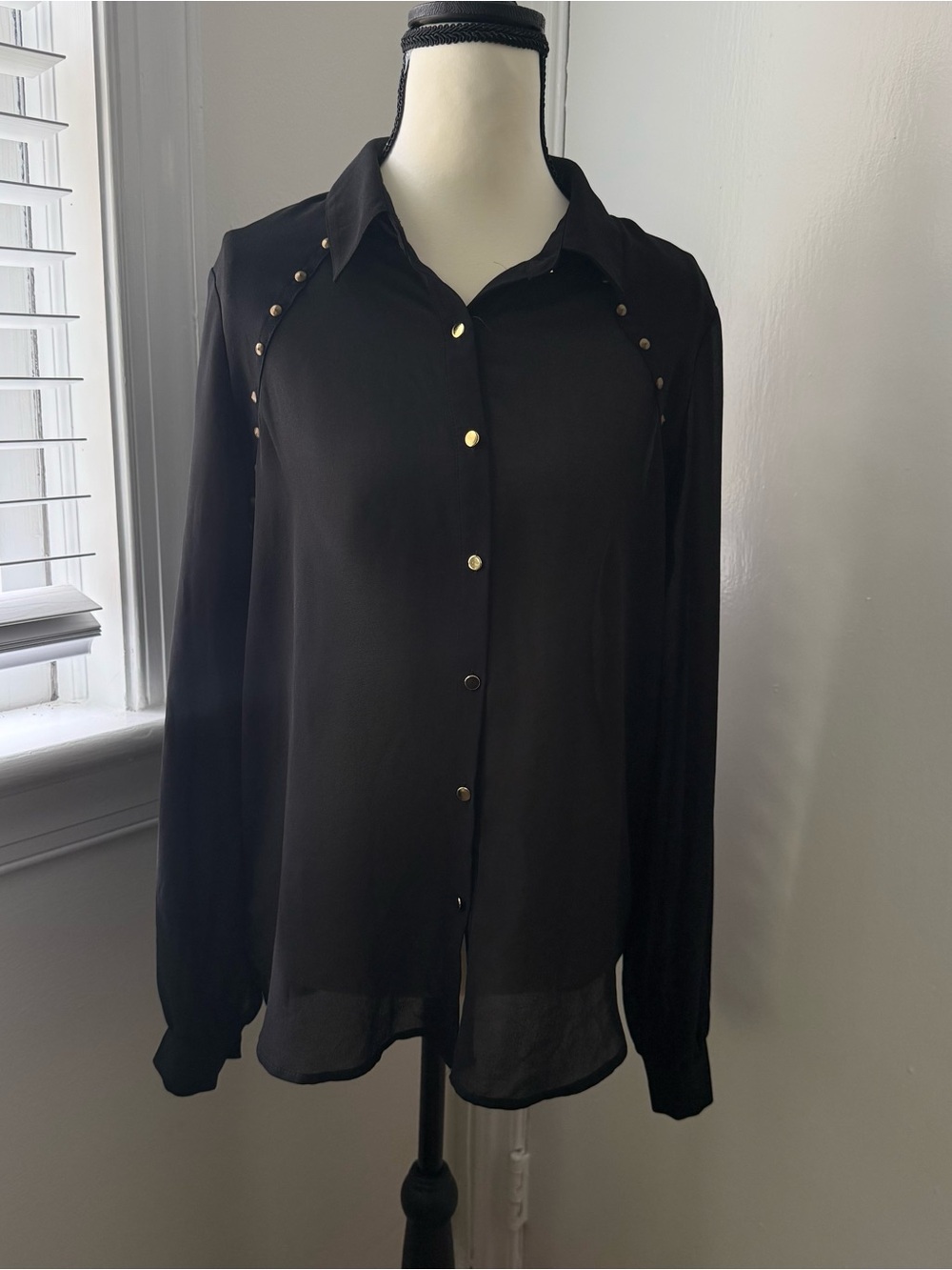 Chloe K Black Sheer Women's Blouse Size Small Long-sleeve W Gold Button Detail